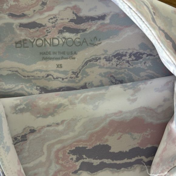 Beyond Yoga
Olympus High Waisted Midi Legging Pastel Waves - Picture 5 of 9